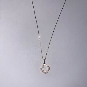 Elegant Gold Pendant Necklace